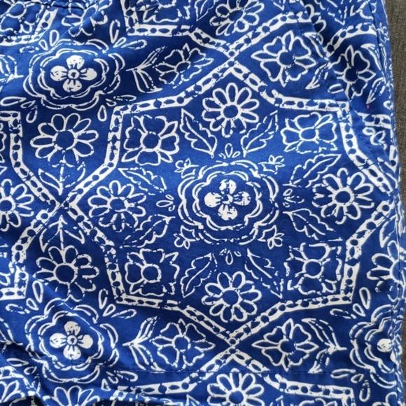 Shorts - Picture 3 of 4